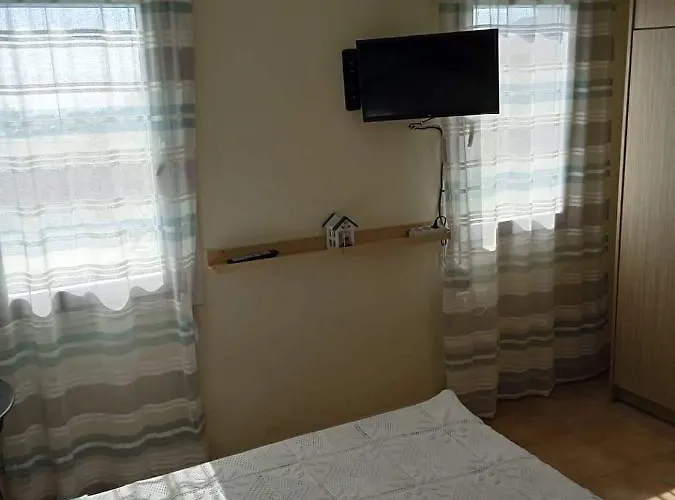 Leros 'sundown' Gourna